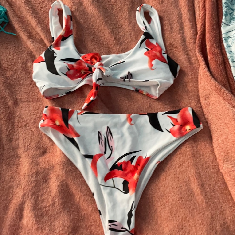 Women’s bathing suit